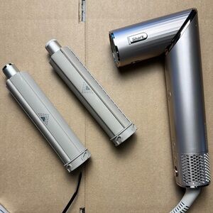Shark Flex Style Blow Dryer + two attachments